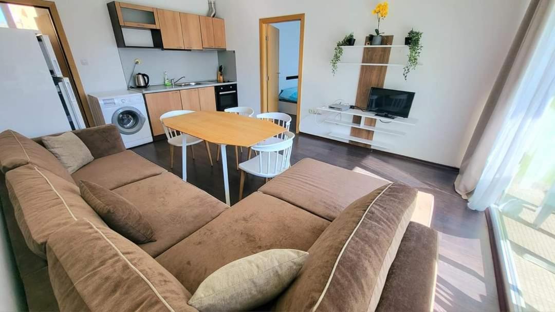 Family Apartments In Solmarin Pantai Sunny Bagian luar foto